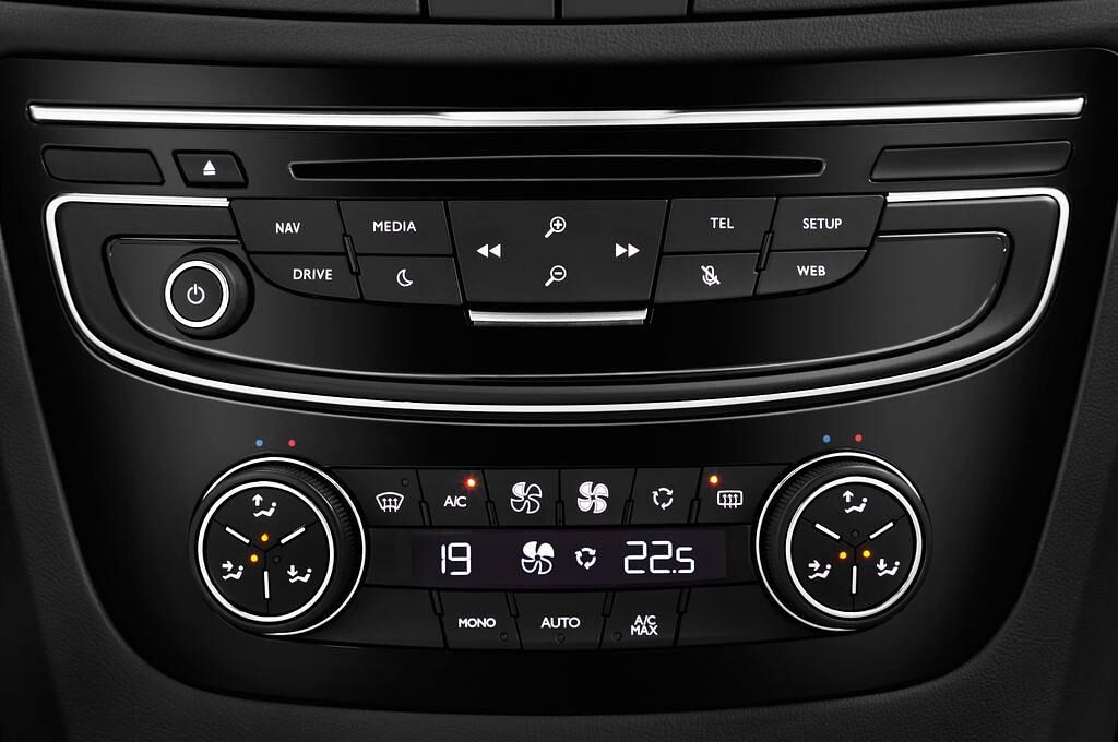 Peugeot 508 (Baujahr 2015) Allure 5 Türen Radio und Infotainmentsystem