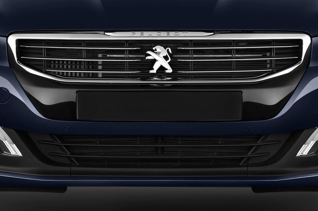Peugeot 508 (Baujahr 2015) Allure 5 Türen Kühlergrill und Scheinwerfer