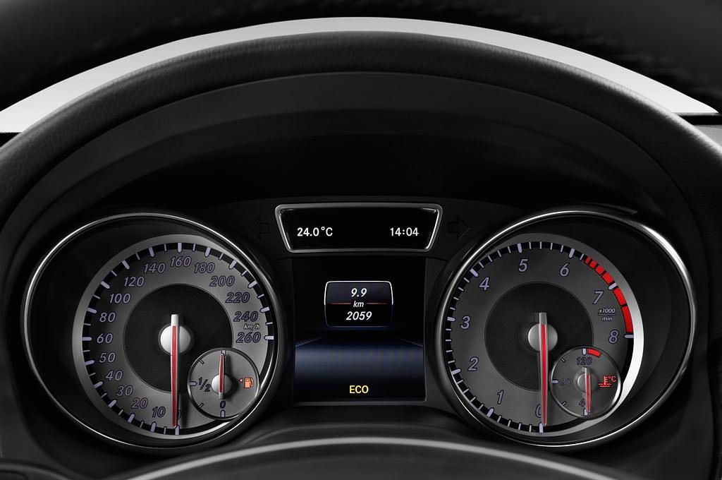 Mercedes GLA (Baujahr 2014) STYLE 5 Türen Tacho und Fahrerinstrumente