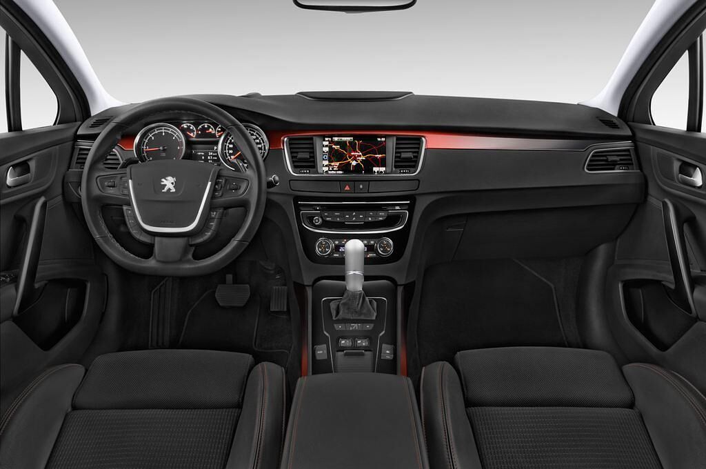 Peugeot 508 (Baujahr 2015) RXH 5 Türen Cockpit und Innenraum