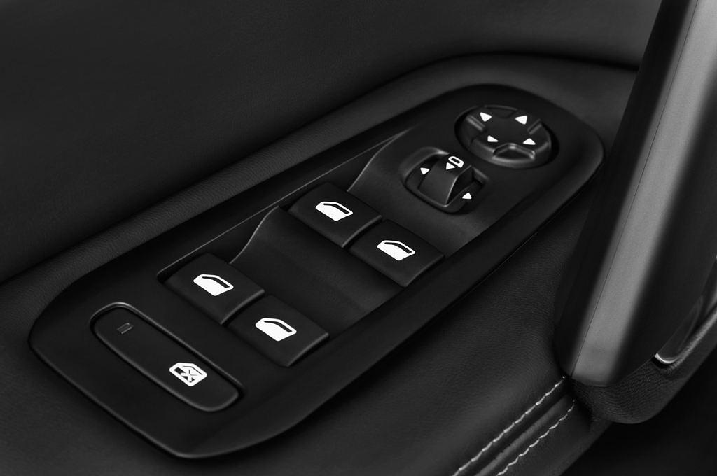 Peugeot 308 (Baujahr 2015) Allure 5 Türen Bedienungselemente Tür