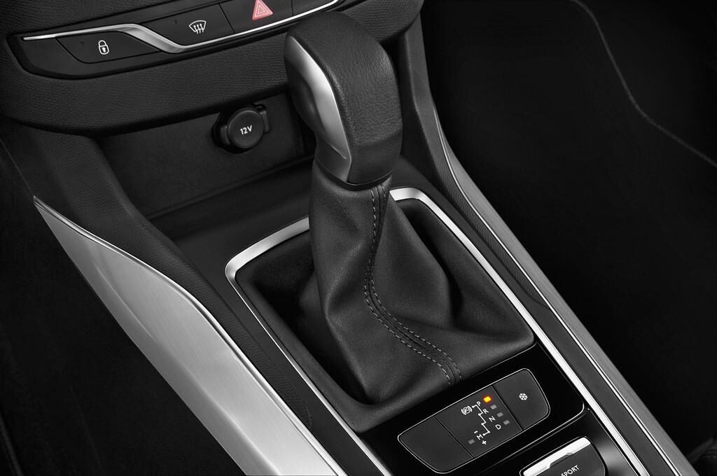 Peugeot 308 (Baujahr 2015) Allure 5 Türen Schalthebel