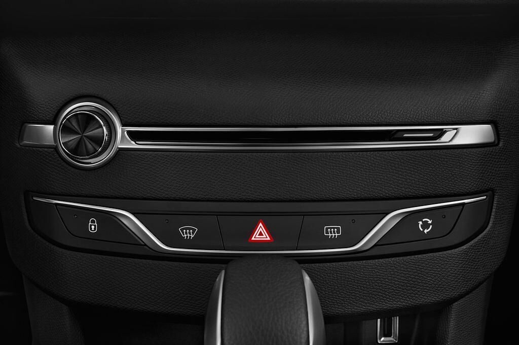 Peugeot 308 (Baujahr 2015) Allure 5 Türen Temperatur und Klimaanlage