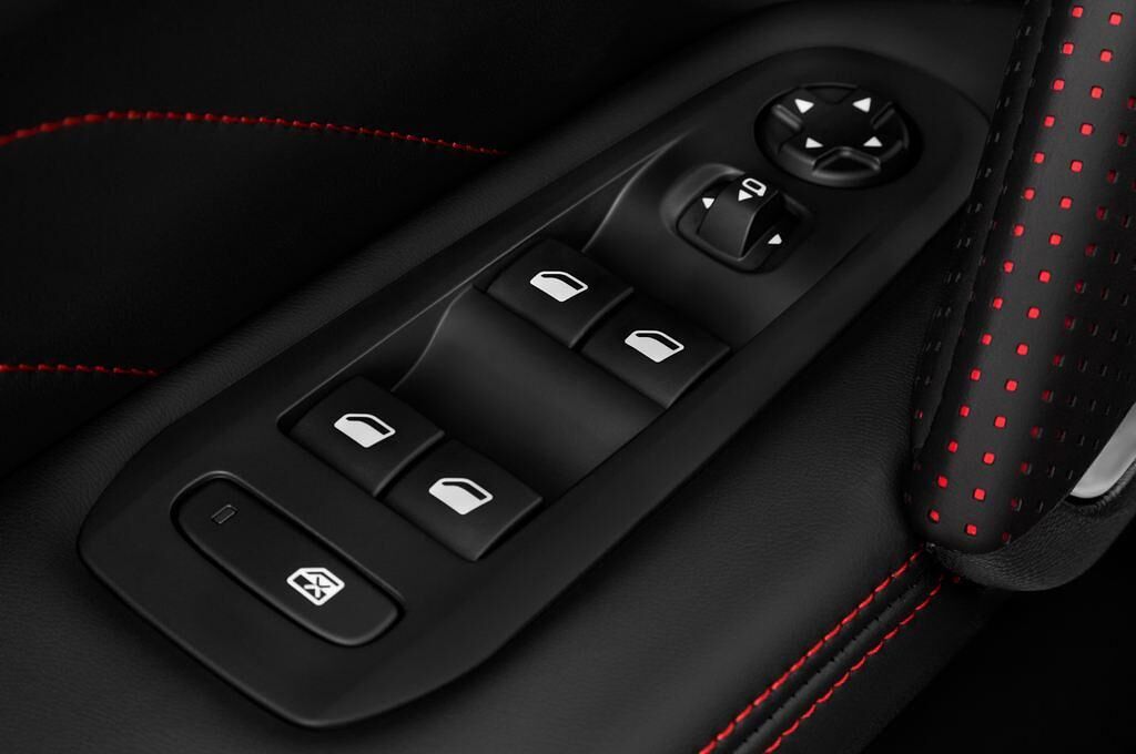 Peugeot 308 (Baujahr 2015) GT 5 Türen Bedienungselemente Tür