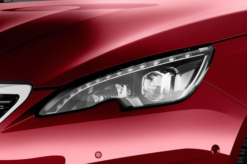 Peugeot 308 (Baujahr 2015) GT 5 Türen Scheinwerfer