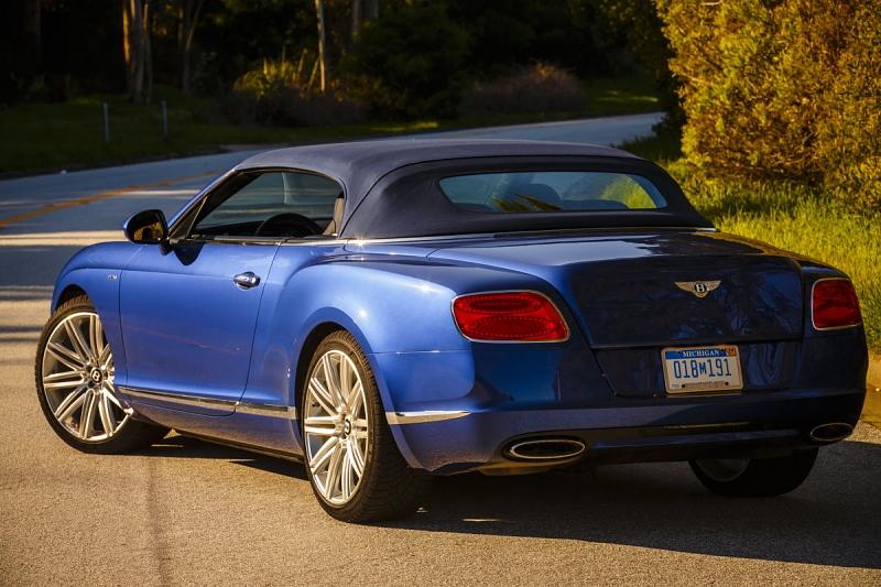 625 PS treiben das schnellste viersitzige Cabrio der Welt auf bis zu 325 km/h.