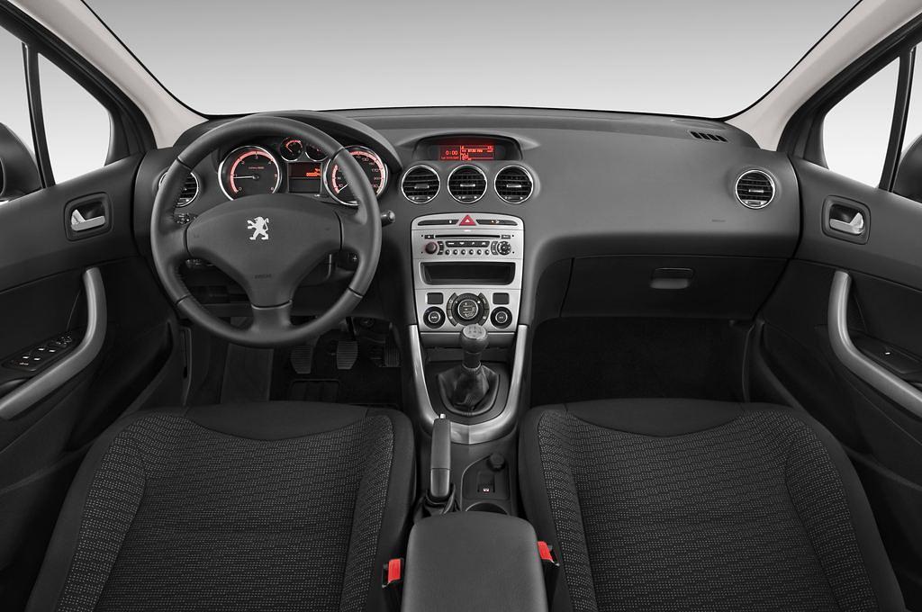 Peugeot 308 (Baujahr 2010) Platinum 5 Türen Cockpit und Innenraum