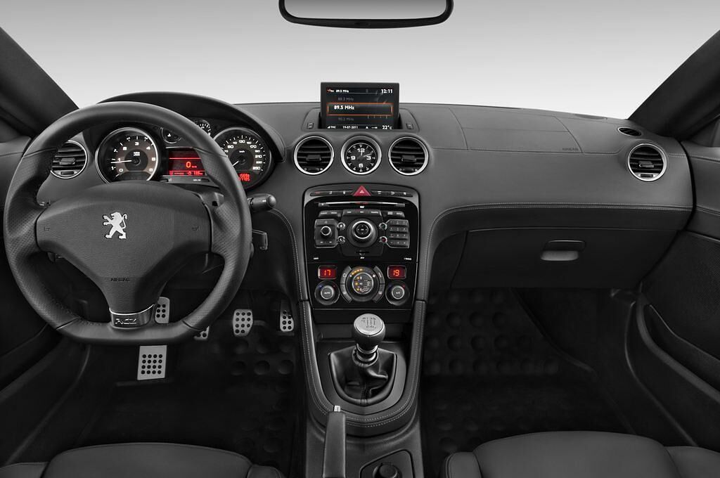 Peugeot RCZ (Baujahr 2011) - 2 Türen Cockpit und Innenraum