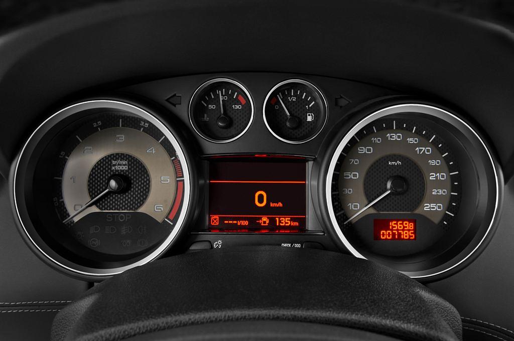 Peugeot RCZ (Baujahr 2011) - 2 Türen Tacho und Fahrerinstrumente