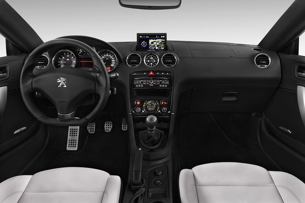 Peugeot RCZ (Baujahr 2013) - 2 Türen Cockpit und Innenraum