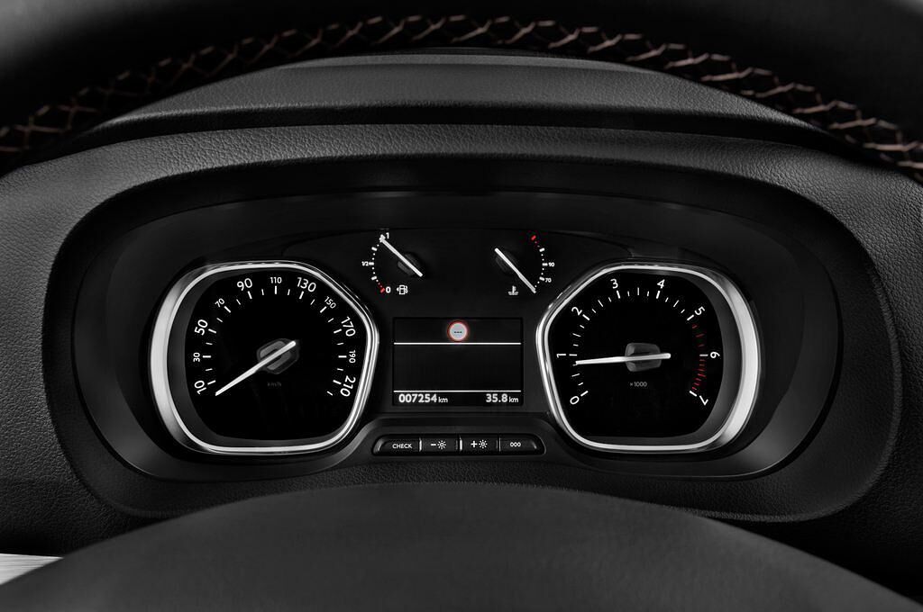 Peugeot Traveller (Baujahr 2017) Allure 4 Türen Tacho und Fahrerinstrumente