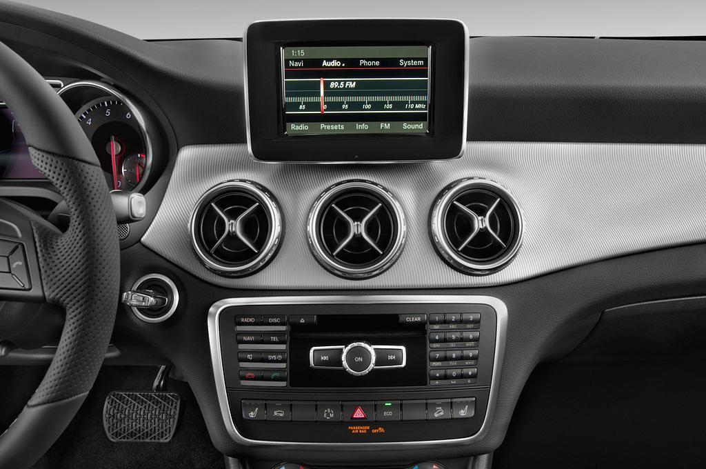 Mercedes GLA (Baujahr 2016) Urban 5 Türen Radio und Infotainmentsystem
