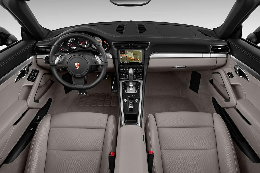 Porsche 911 (Baujahr 2013) Carrera 2 Türen Cockpit und Innenraum