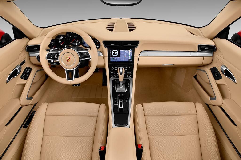 Porsche 911 (Baujahr 2017) Carrera 2 Türen Cockpit und Innenraum