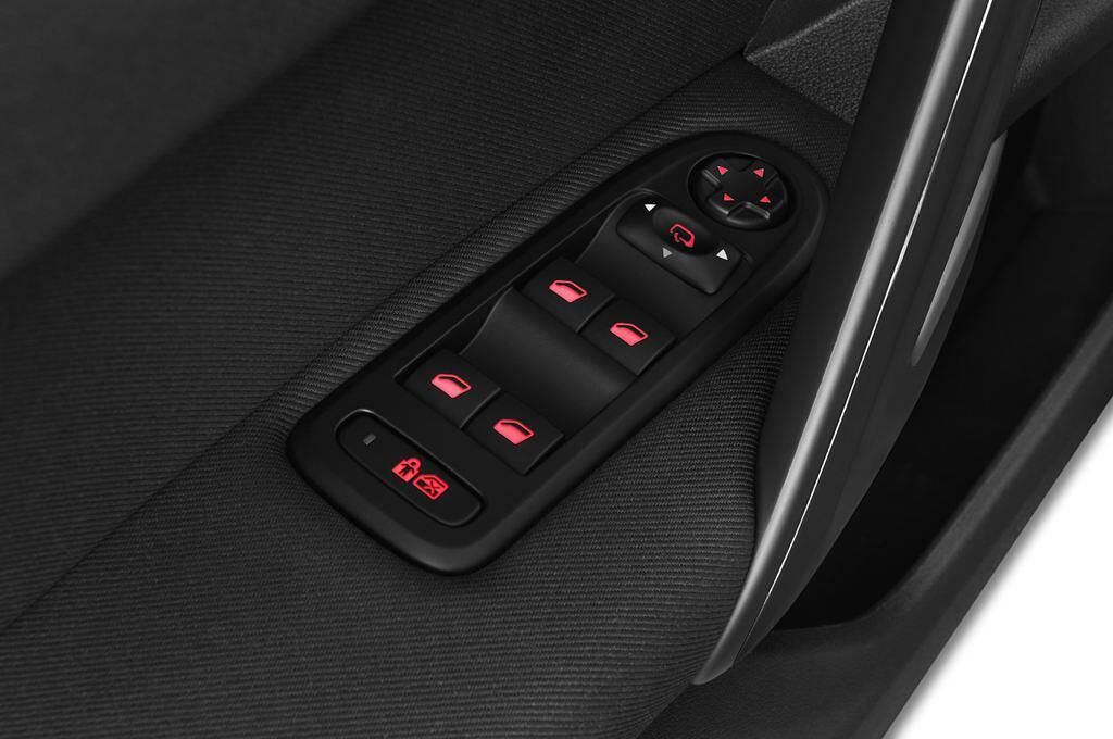 Peugeot 508 Hybrid4 (Baujahr 2013) Hybrid4 4 Türen Bedienungselemente Tür