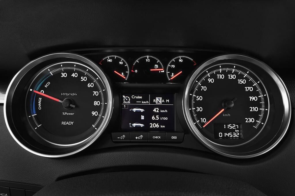 Peugeot 508 Hybrid4 (Baujahr 2013) Hybrid4 4 Türen Tacho und Fahrerinstrumente
