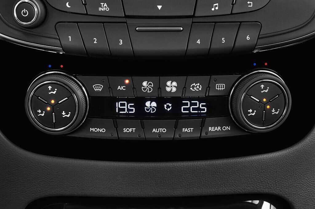 Peugeot 508 Hybrid4 (Baujahr 2013) Hybrid4 4 Türen Temperatur und Klimaanlage