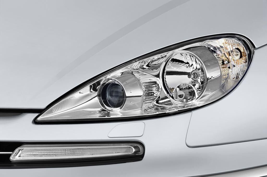 Peugeot 807 (Baujahr 2011) Allure 5 Türen Scheinwerfer