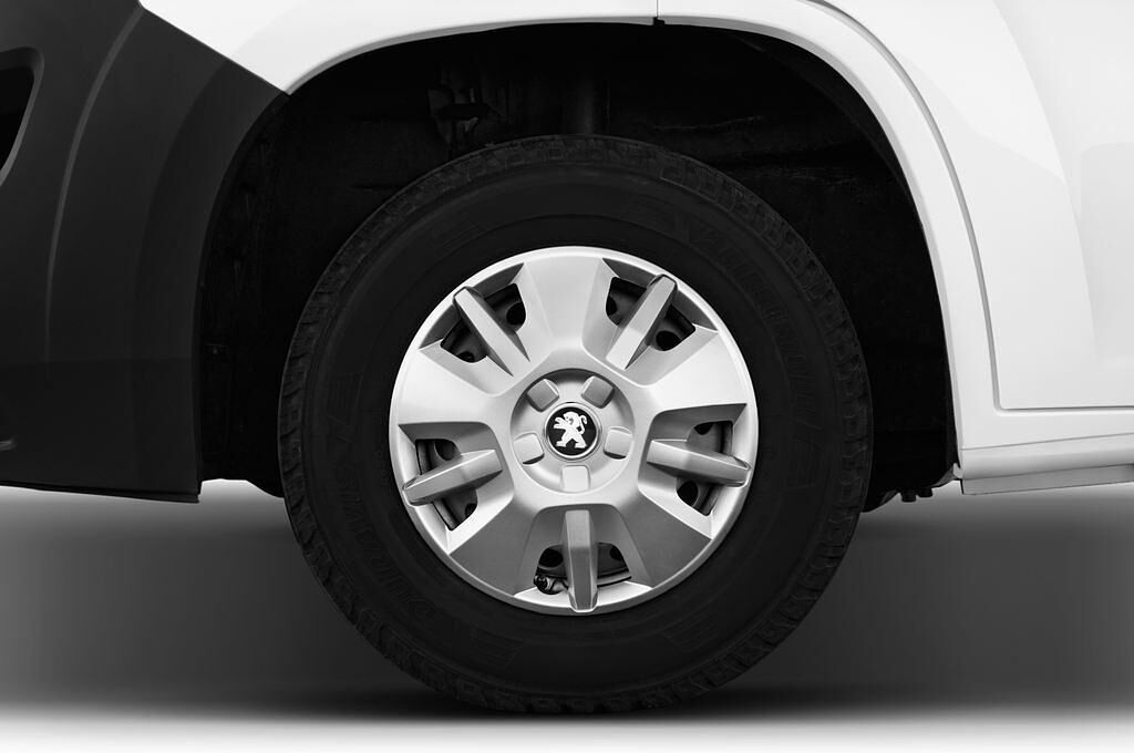 Peugeot Boxer (Baujahr 2015) 435 L4H2 2.2Hdi Komfort 4 Türen Reifen und Felge