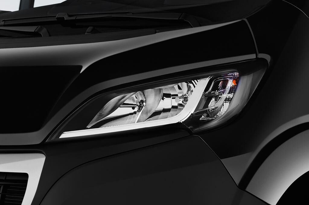 Peugeot Boxer (Baujahr 2017) - 4 Türen Scheinwerfer