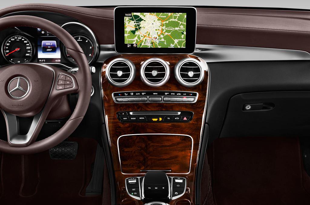 Mercedes GLC (Baujahr 2016) AMG Line 5 Türen Mittelkonsole