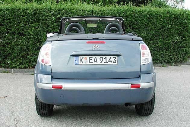 So bietet der Pluriel sogar eine dezente Speedster-Optik