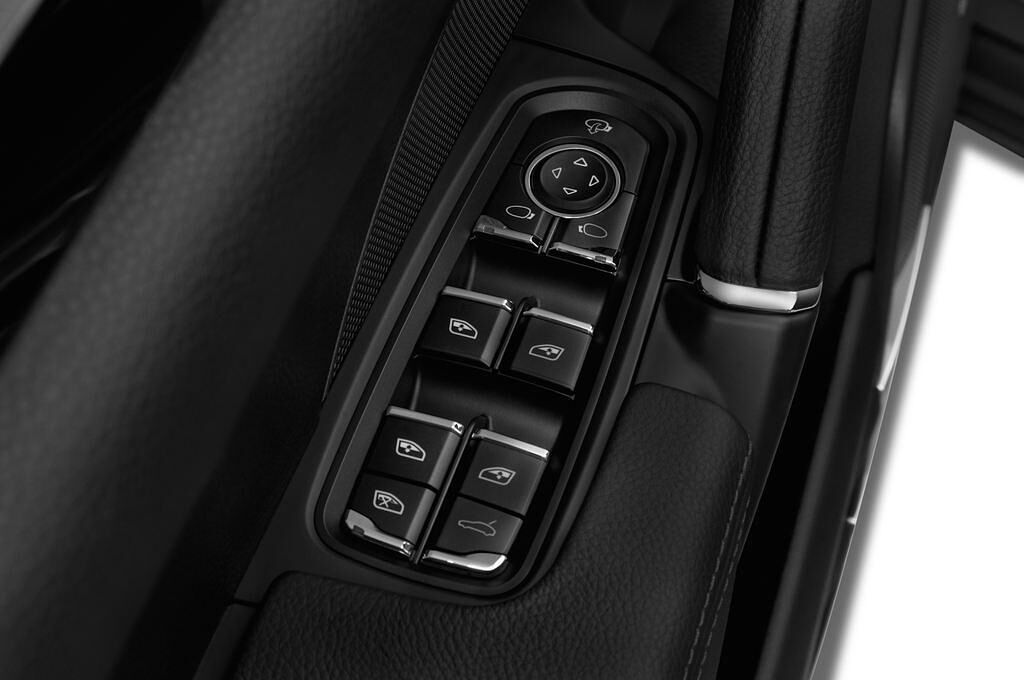 Porsche Cayenne (Baujahr 2014) 3.0 S HYBRID TIPTRONIC 5 Türen Bedienungselemente Tür