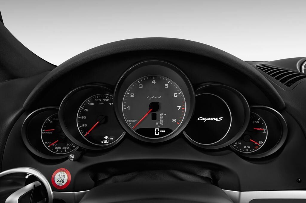 Porsche Cayenne (Baujahr 2014) 3.0 S HYBRID TIPTRONIC 5 Türen Tacho und Fahrerinstrumente