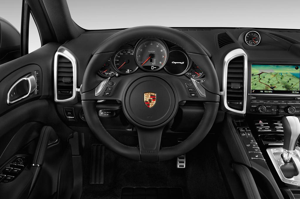 Porsche Cayenne (Baujahr 2014) 3.0 S HYBRID TIPTRONIC 5 Türen Lenkrad