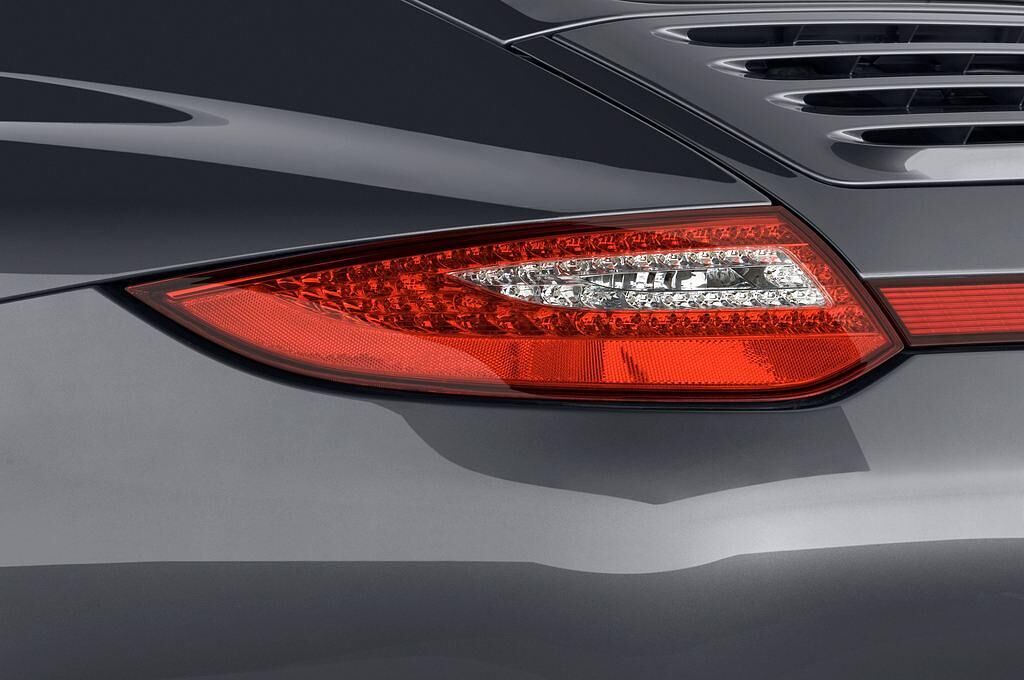 Porsche 911 (Baujahr 2010) Carrera 4S Coupe 2 Türen Rücklicht