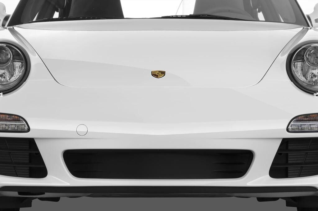 Porsche 911 (Baujahr 2010) Carrera Coupe 2 Türen Kühlergrill und Scheinwerfer