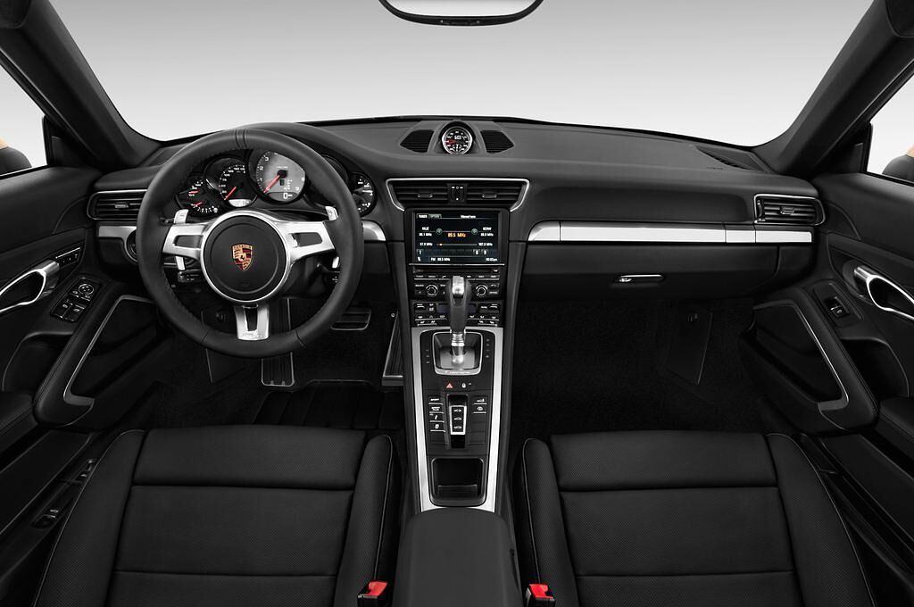 Porsche 911 (Baujahr 2012) Carrera S 2 Türen Cockpit und Innenraum
