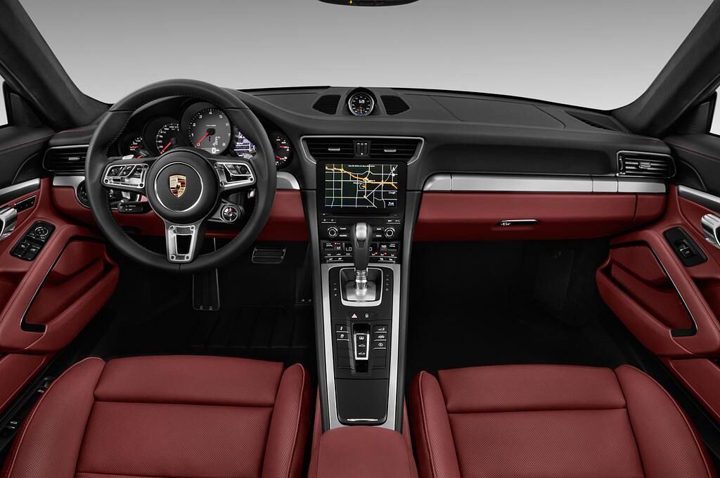 Porsche 911 (Baujahr 2017) Carrera S 2 Türen Cockpit und Innenraum
