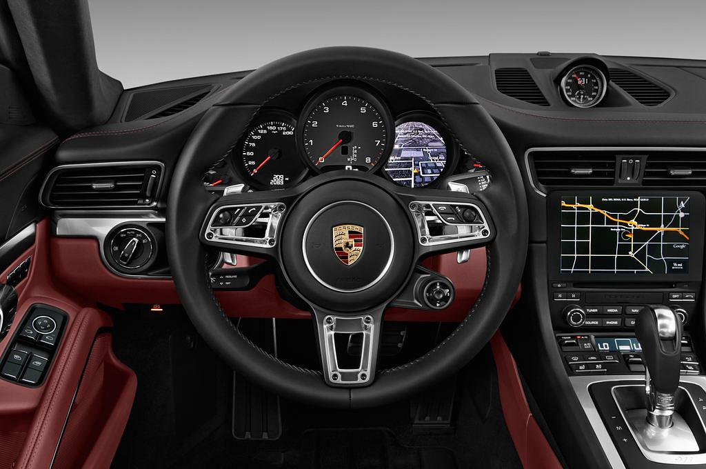 Porsche 911 (Baujahr 2017) Carrera S 2 Türen Lenkrad