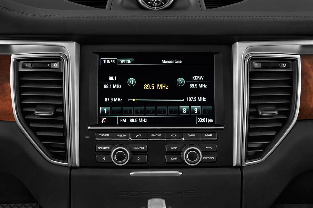 Porsche Macan (Baujahr 2016) Turbo 5 Türen Radio und Infotainmentsystem
