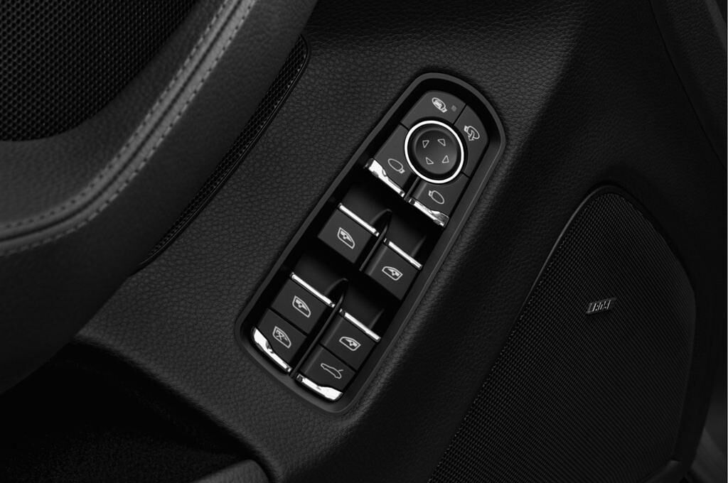 Porsche Panamera (Baujahr 2016) - 5 Türen Bedienungselemente Tür