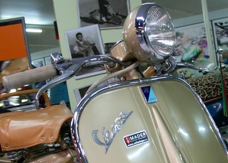 Ein bisschen Chromschmuck verleiht der Vespa noch mehr Chic
