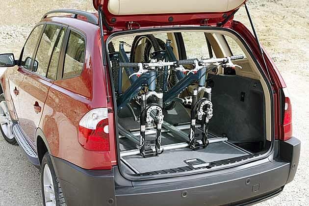 Fahrradhalter für Verzurr-Schienen: nimmt bis zu drei Bikes auf
