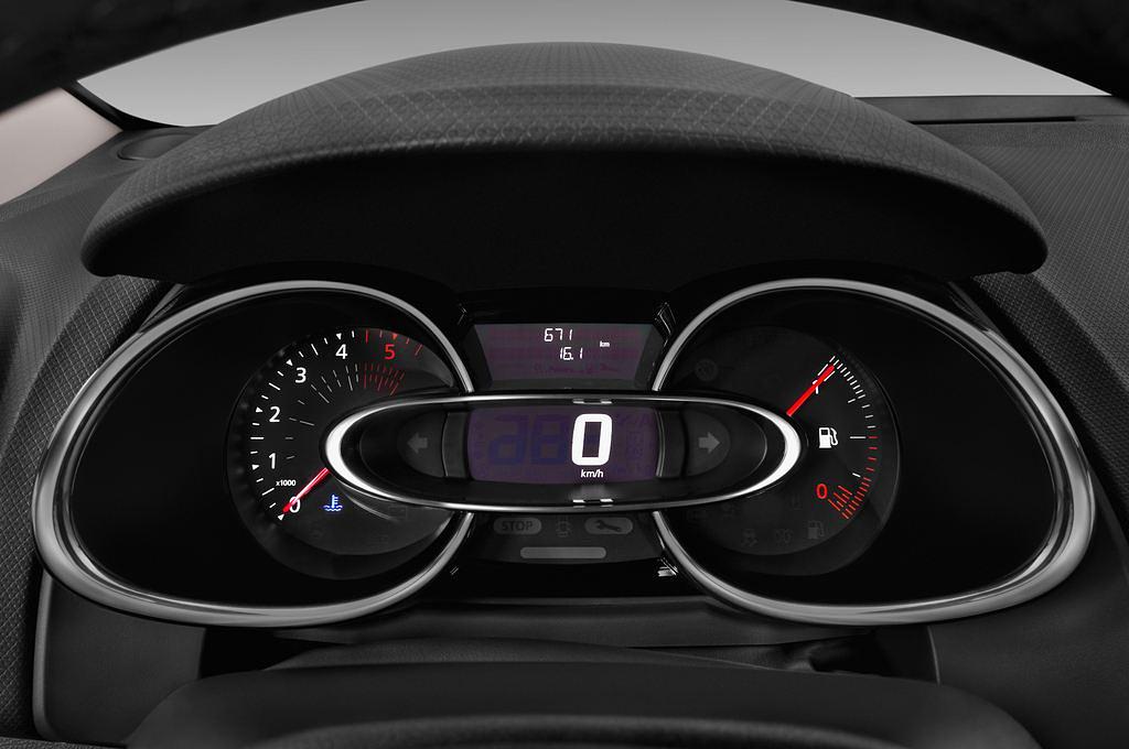 Renault Clio Grandtour (Baujahr 2017) Intnse 5 Türen Tacho und Fahrerinstrumente