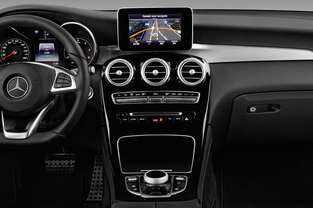 Mercedes GLC Coupe (Baujahr 2017) - 5 Türen Mittelkonsole