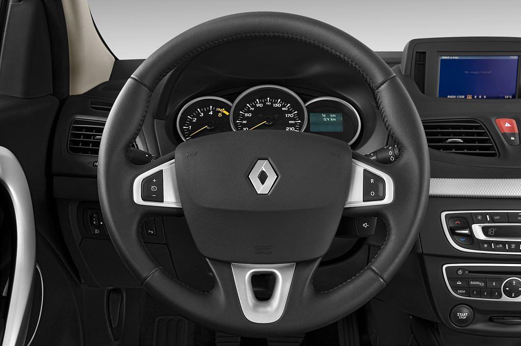 Renault Fluence (Baujahr 2011) Dynamique 4 Türen Lenkrad