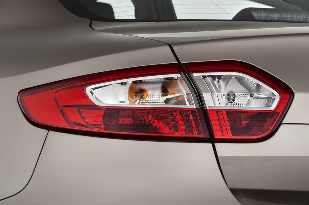 Renault Fluence (Baujahr 2011) Dynamique 4 Türen Rücklicht