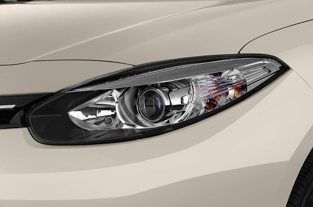 Renault Fluence (Baujahr 2013) Dynamique 4 Türen Scheinwerfer