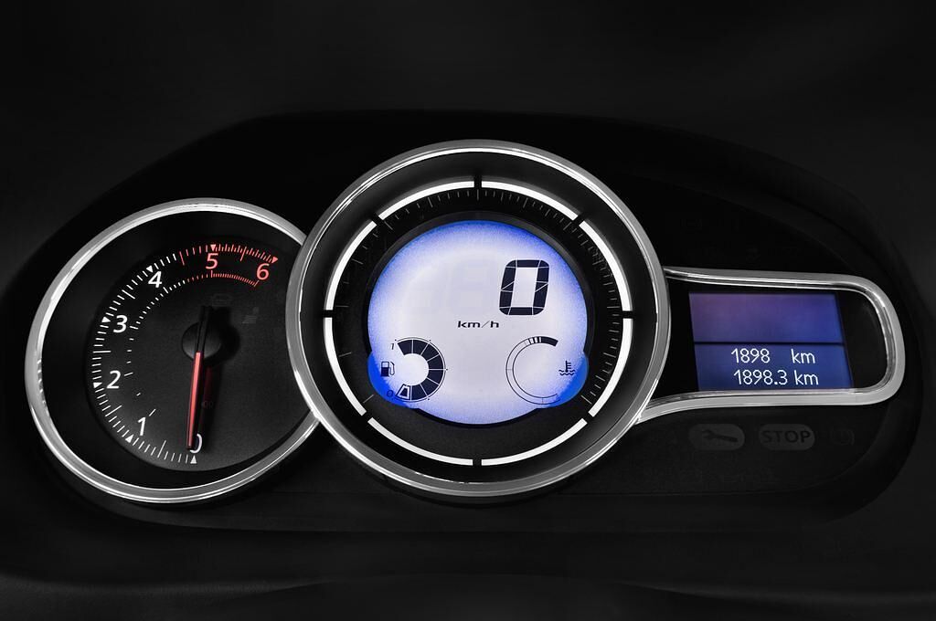 Renault Fluence (Baujahr 2013) Dynamique 4 Türen Tacho und Fahrerinstrumente