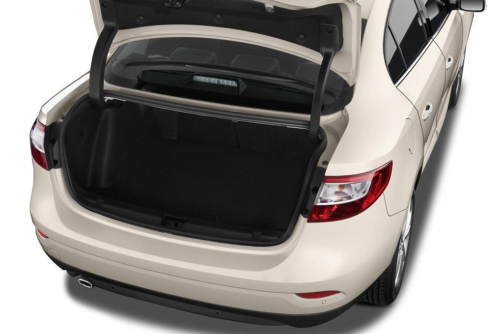 Renault Fluence (Baujahr 2013) Dynamique 4 Türen Kofferraum