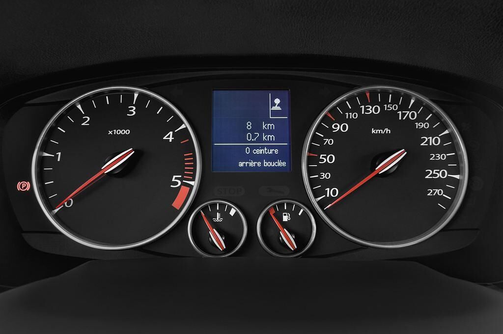 Renault Laguna (Baujahr 2012) Expression 5 Türen Tacho und Fahrerinstrumente