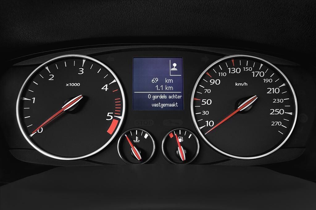 Renault Laguna (Baujahr 2012) Bose Edition 5 Türen Tacho und Fahrerinstrumente