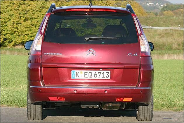Die Ladekante des Citroën lässt sich per Knopfdruck absenken