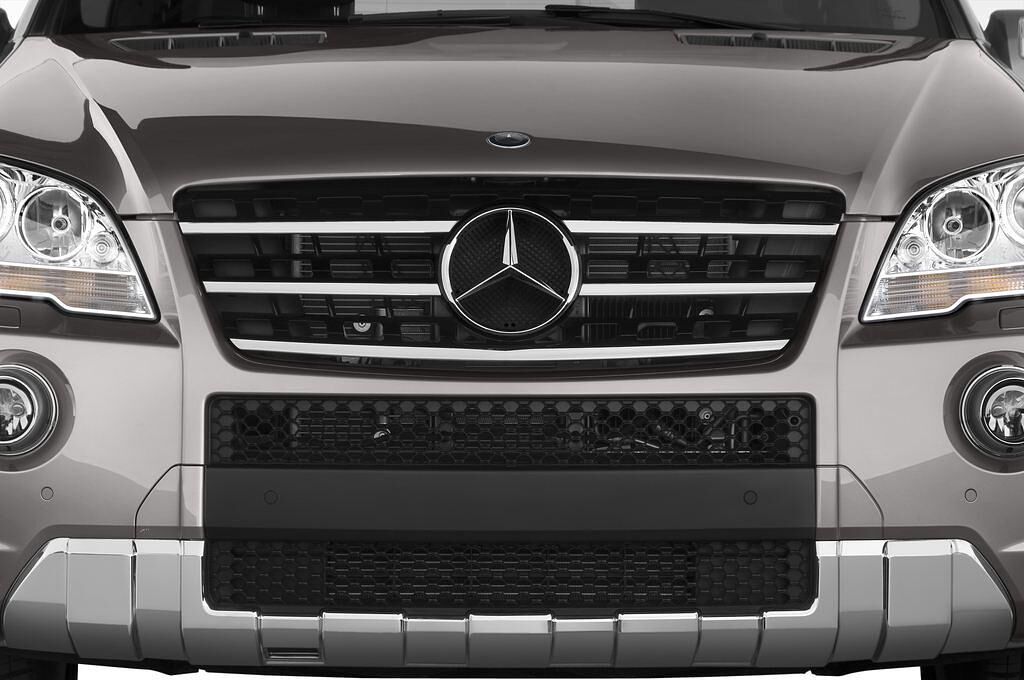 Mercedes M-Class (Baujahr 2011) AMG 5 Türen Kühlergrill und Scheinwerfer