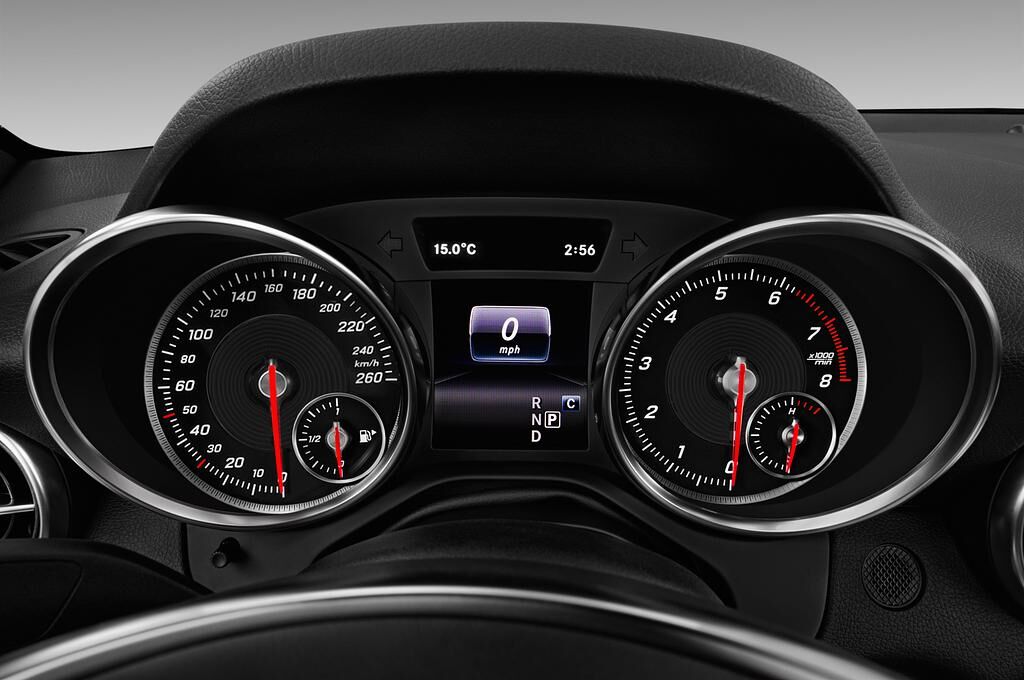 Mercedes SLC (Baujahr 2018) - 2 Türen Tacho und Fahrerinstrumente